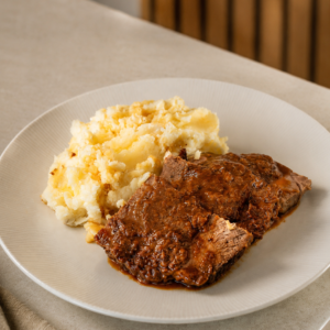 Carne al horno con pure de papa